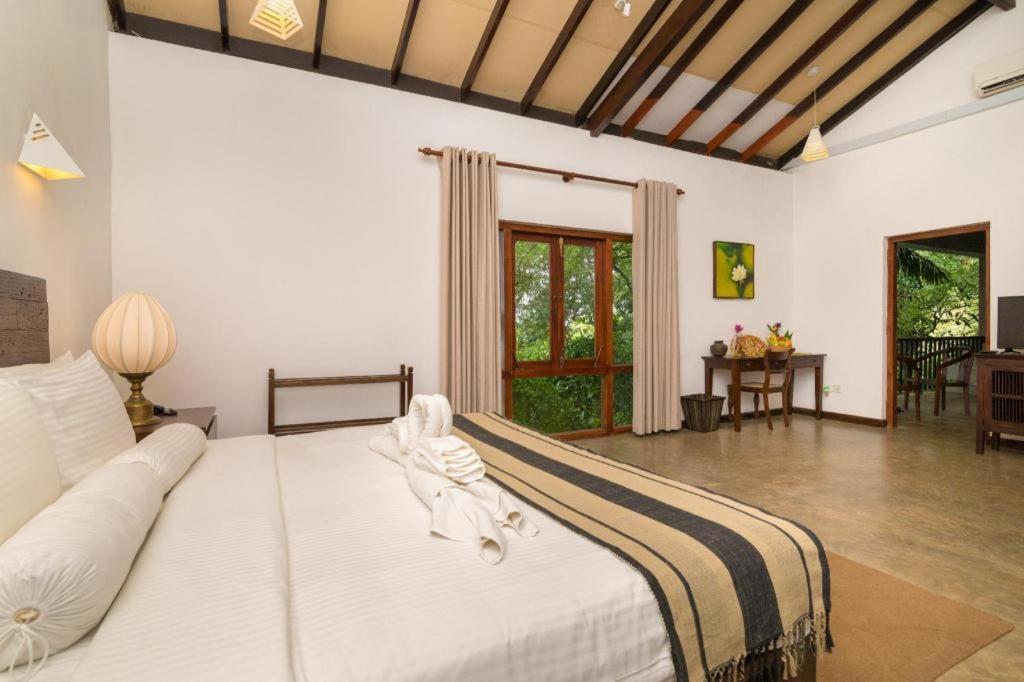 Roman Lake Ayurveda Boutique Resort Ahungalla Exterior foto