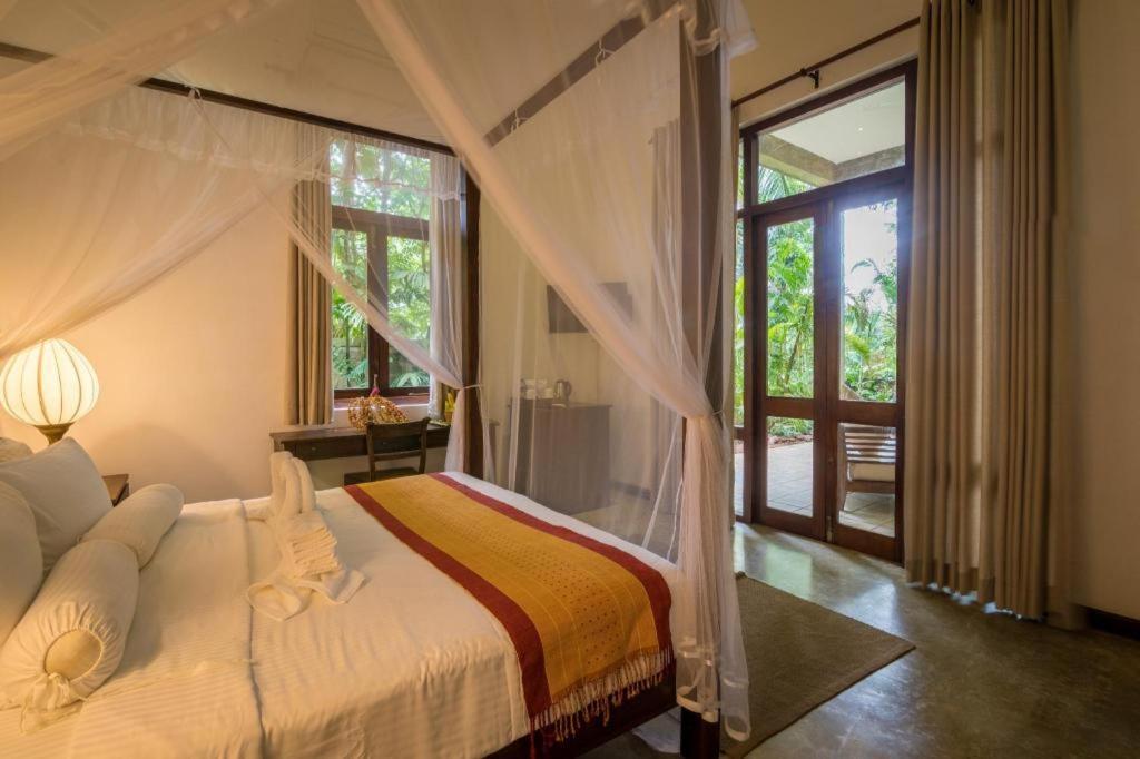 Roman Lake Ayurveda Boutique Resort Ahungalla Exterior foto