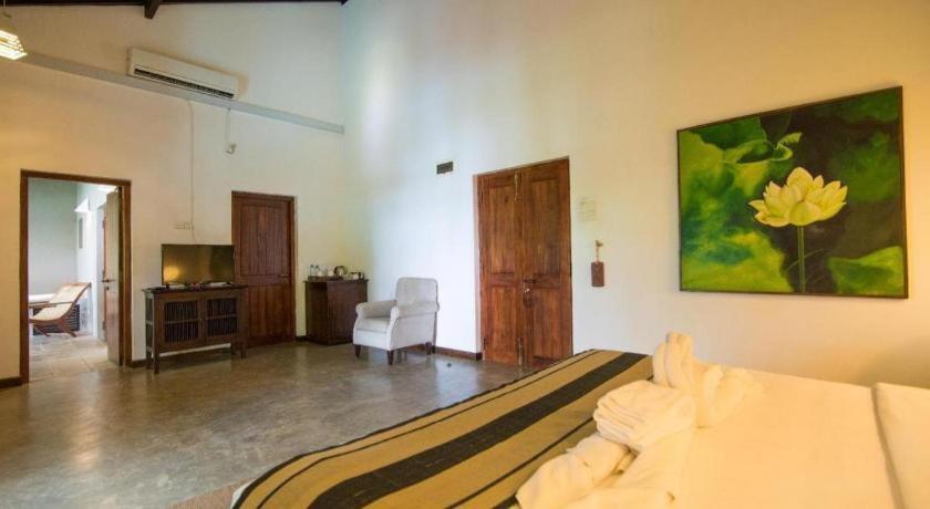 Roman Lake Ayurveda Boutique Resort Ahungalla Exterior foto