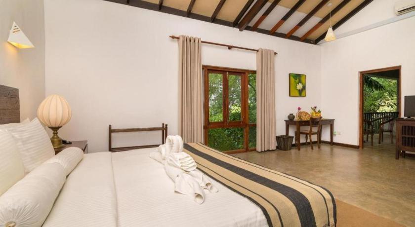 Roman Lake Ayurveda Boutique Resort Ahungalla Exterior foto